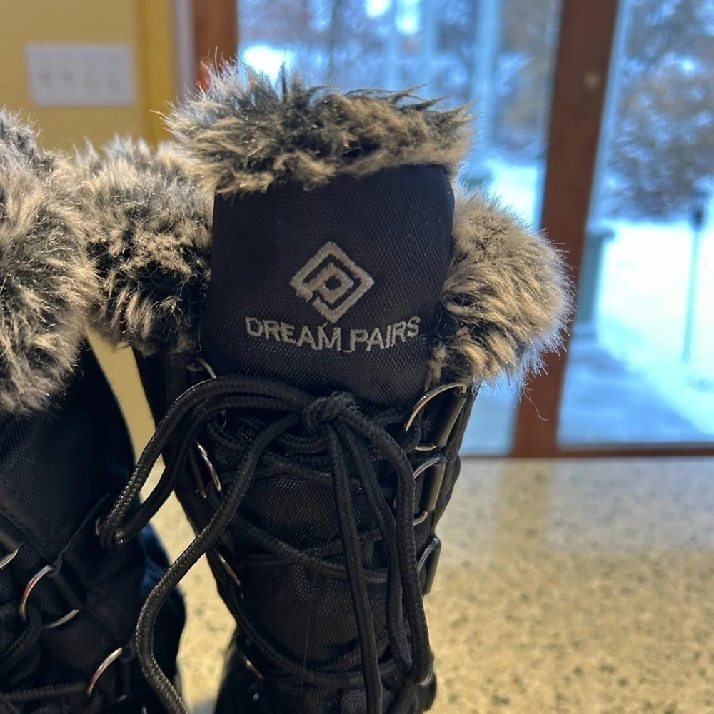 Dream Pairs kids Size 4 Winter Snow Boots -Black Faux fur-waterproof